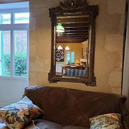 Du Chateau Les Cedres بيت للعطل