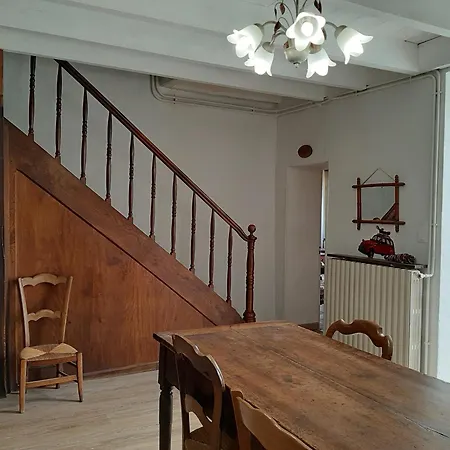 Du Chateau Les Cedres * Berson