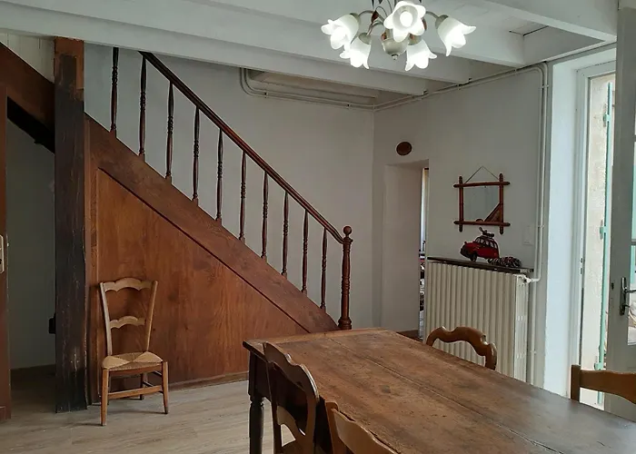 Du Chateau Les Cedres * Berson